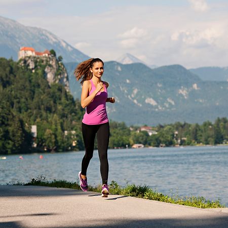 Grand Hotel Toplice - Small Luxury Hotels Of The World Блед Екстер'єр фото A woman jogging
