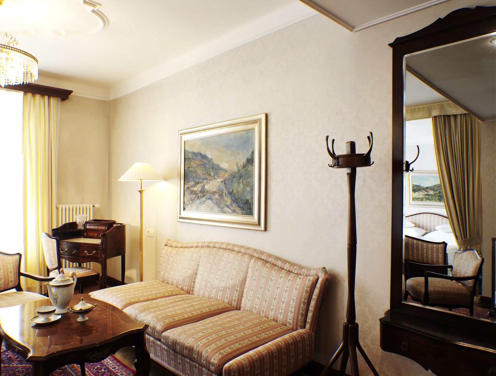 Grand Hotel Toplice - Small Luxury Hotels Of The World Блед Екстер'єр фото A room at the hotel