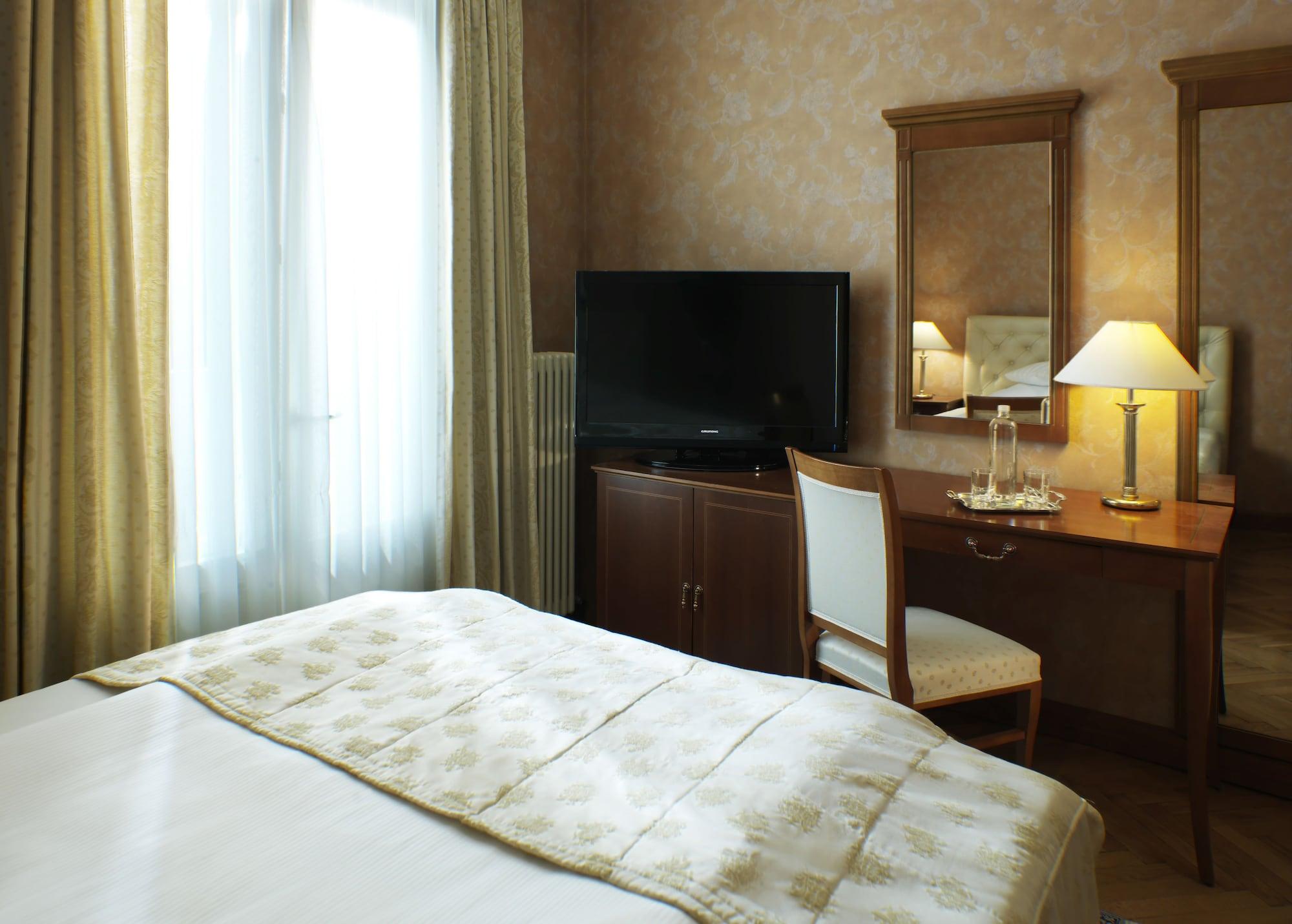 Grand Hotel Toplice - Small Luxury Hotels Of The World Блед Екстер'єр фото A room at the hotel