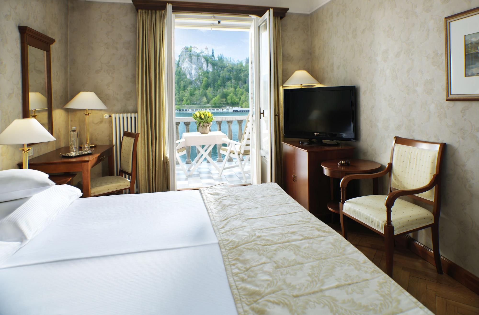 Grand Hotel Toplice - Small Luxury Hotels Of The World Блед Екстер'єр фото A room at the hotel