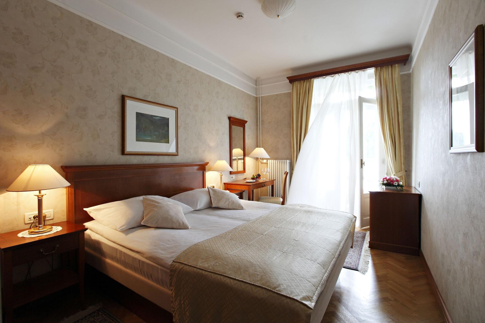 Grand Hotel Toplice - Small Luxury Hotels Of The World Блед Екстер'єр фото A typical hotel room