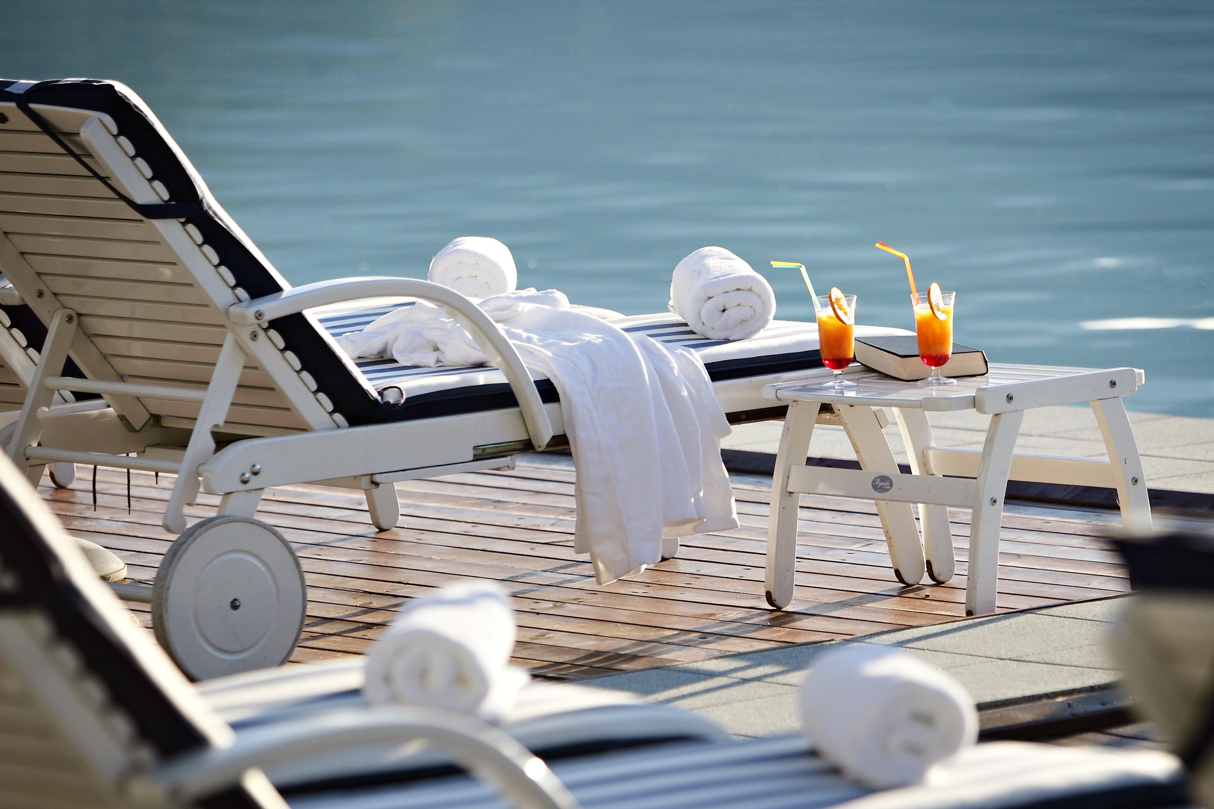 Grand Hotel Toplice - Small Luxury Hotels Of The World Блед Зручності фото A poolside lounge chair
