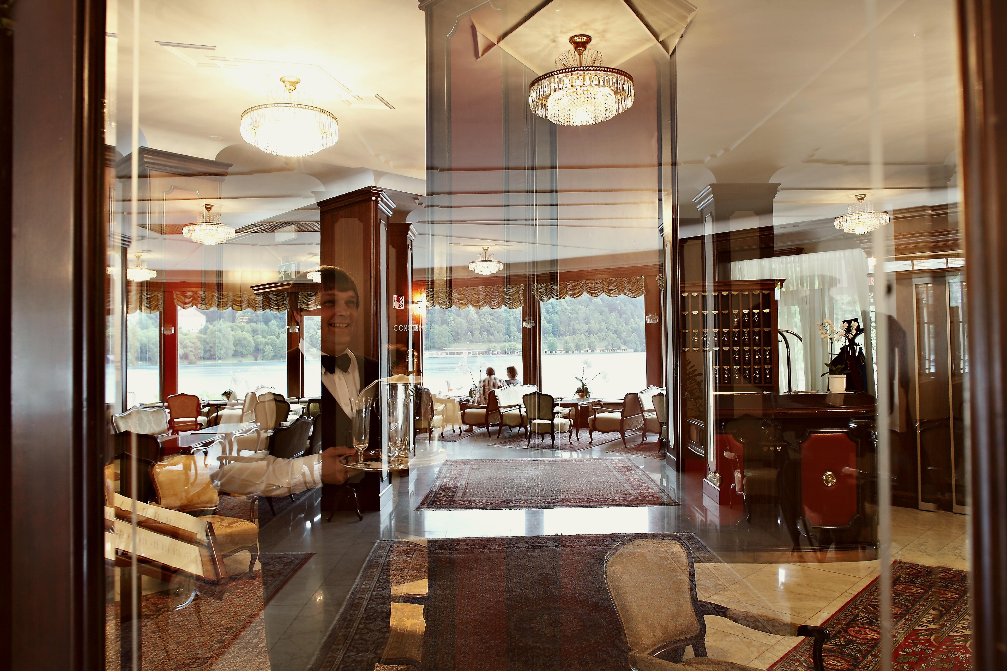 Grand Hotel Toplice - Small Luxury Hotels Of The World Блед Інтер'єр фото The lobby of the hotel