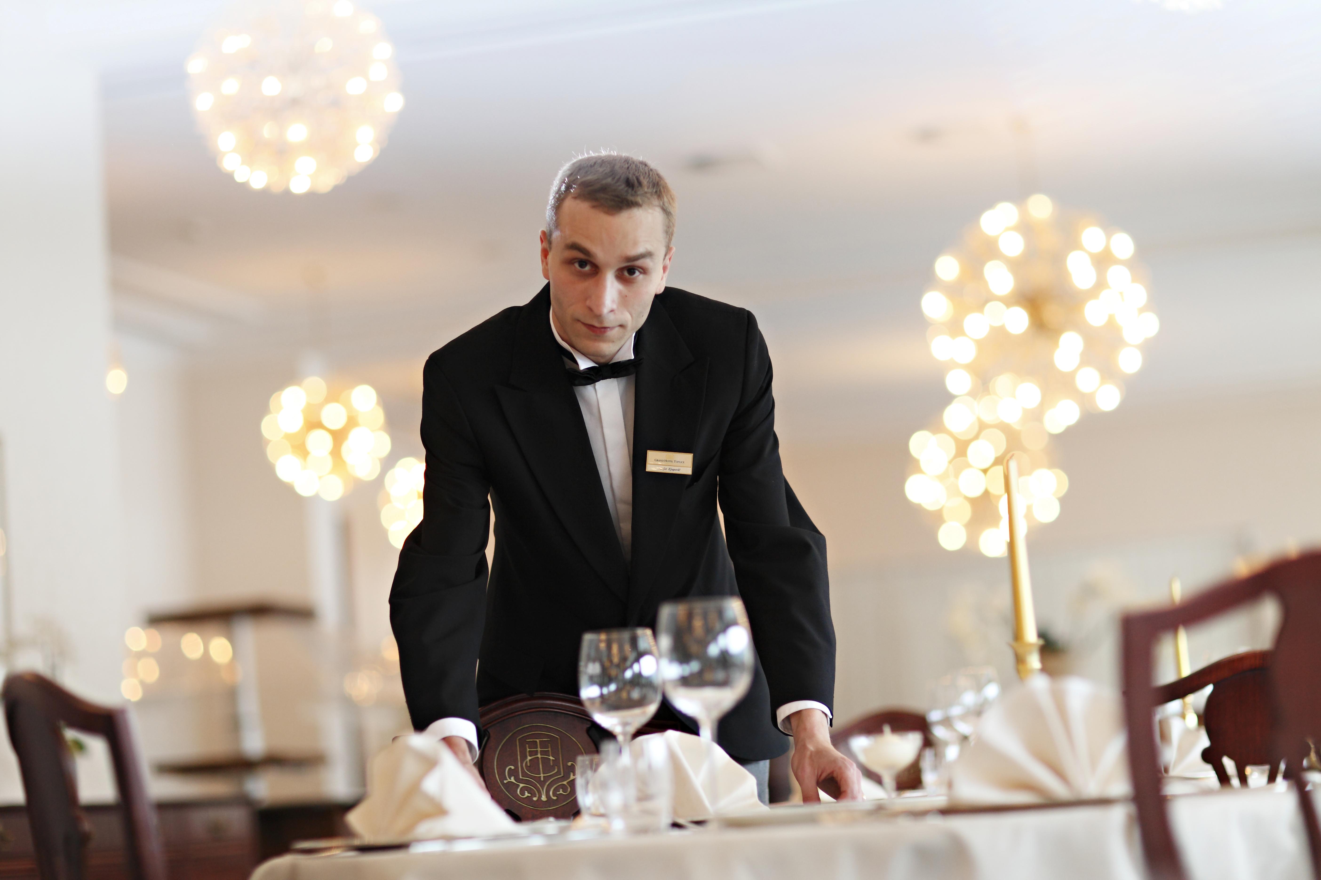Grand Hotel Toplice - Small Luxury Hotels Of The World Блед Екстер'єр фото A waiter in a restaurant