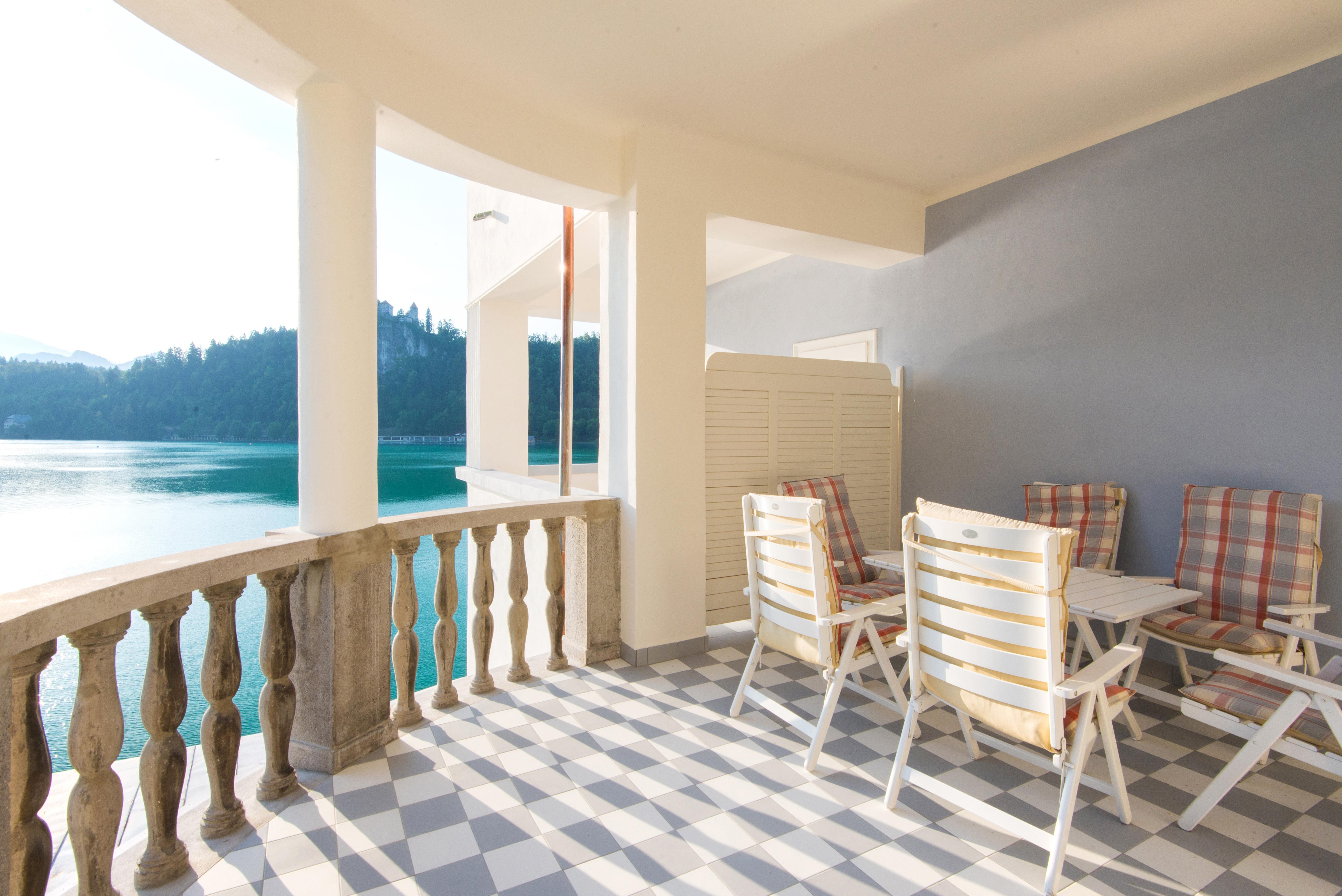 Grand Hotel Toplice - Small Luxury Hotels Of The World Блед Екстер'єр фото A balcony