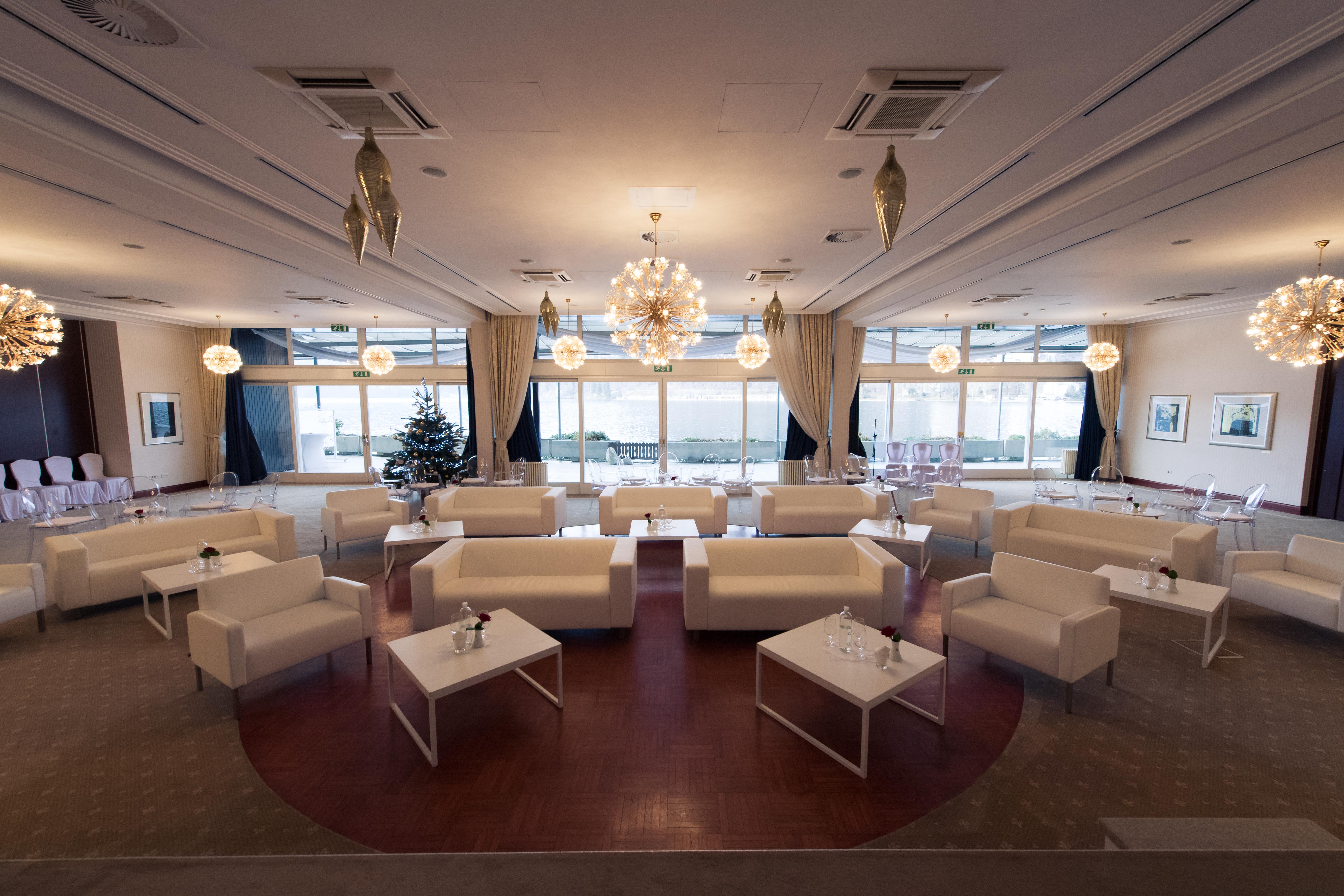 Grand Hotel Toplice - Small Luxury Hotels Of The World Блед Екстер'єр фото The lounge at the airport