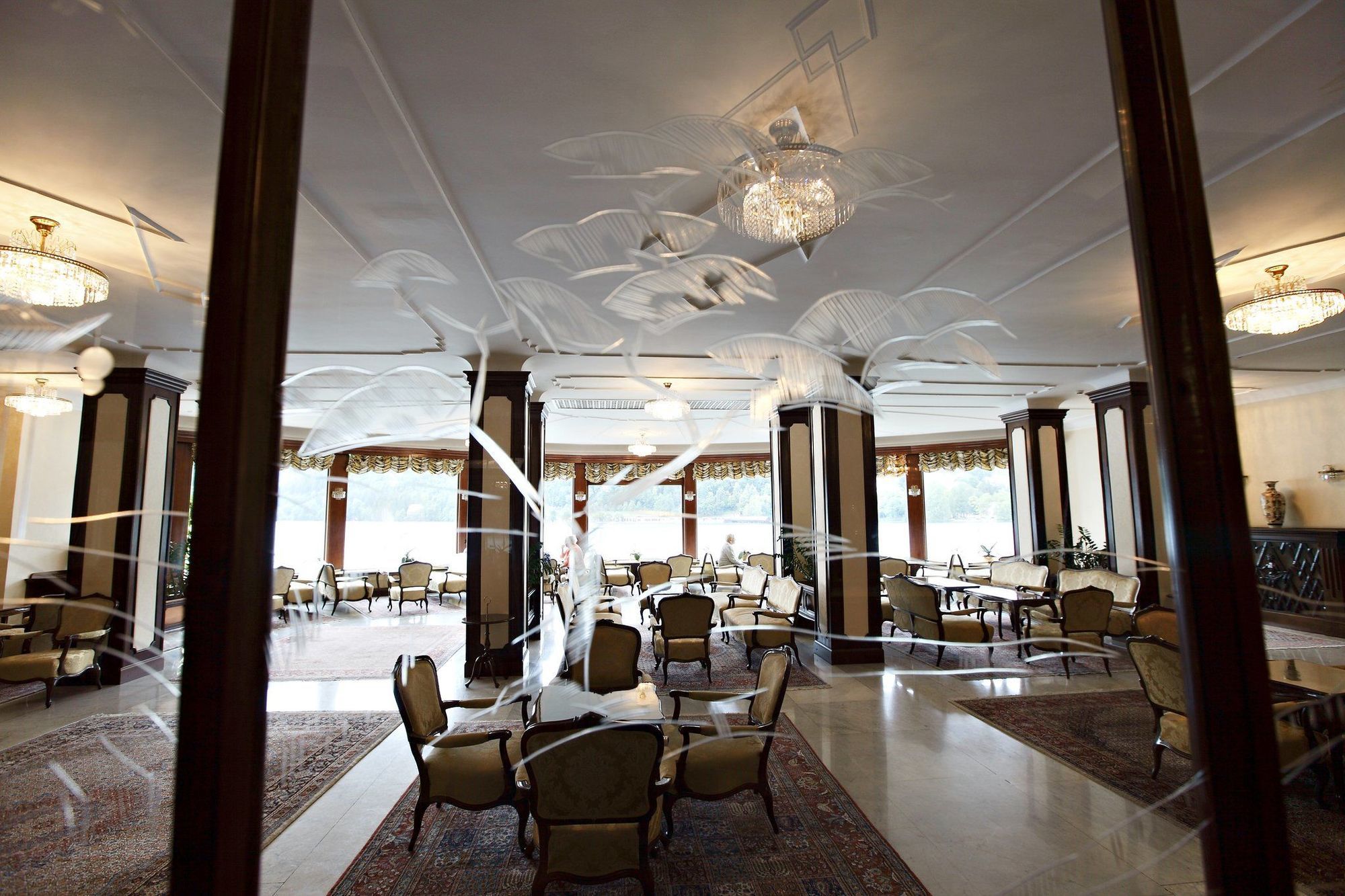 Grand Hotel Toplice - Small Luxury Hotels Of The World Блед Ресторан фото The lobby