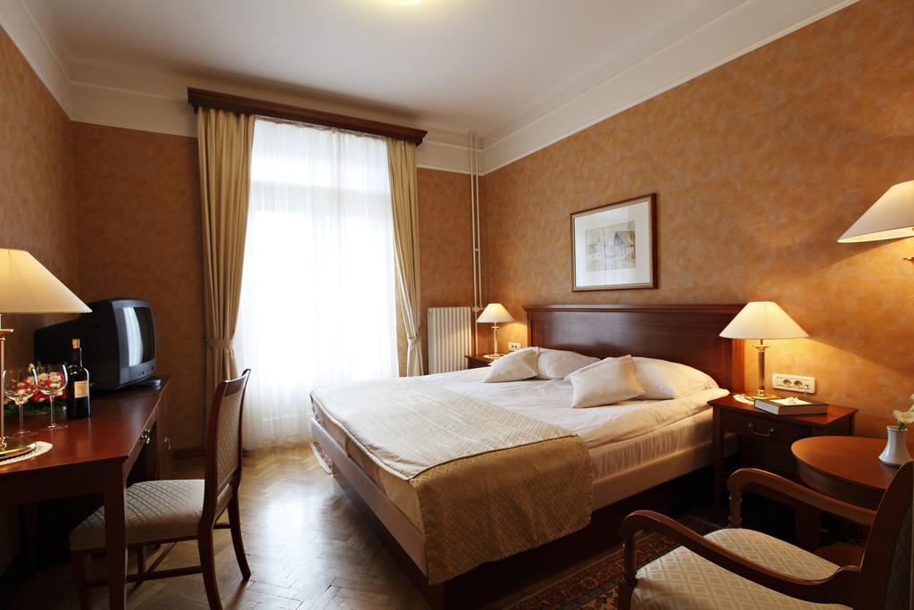 Grand Hotel Toplice - Small Luxury Hotels Of The World Блед Екстер'єр фото A typical hotel room